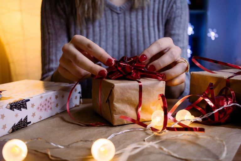8 Best Holiday Shopping Tips, According to Retail Experts