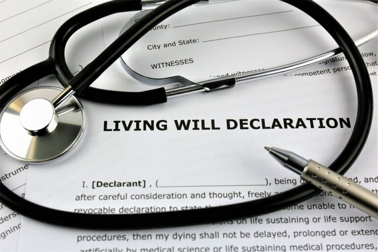 Vital Legal Documents You Need For a Stay in Hospital
